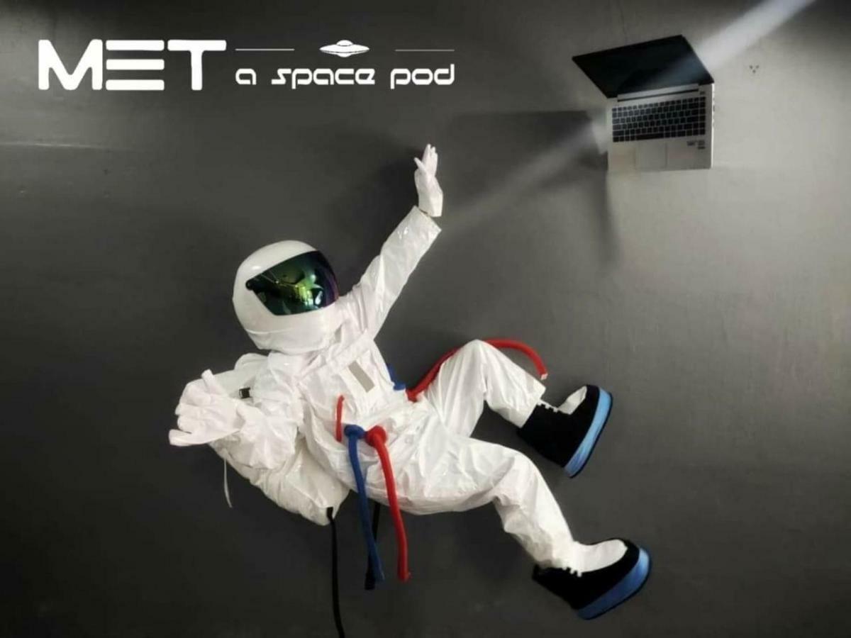 Met A Space Pod @ Asoke Bangkok Extérieur photo