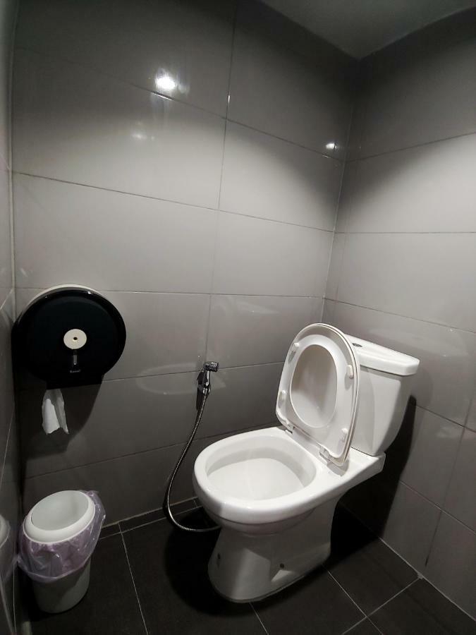 Met A Space Pod @ Asoke Bangkok Extérieur photo