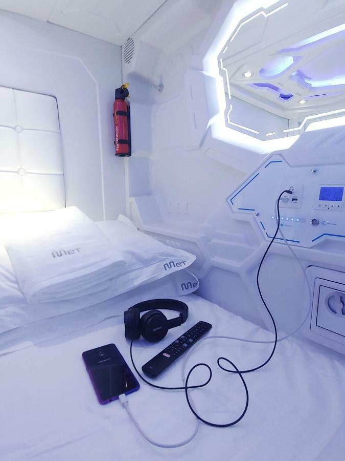Met A Space Pod @ Asoke Bangkok Extérieur photo
