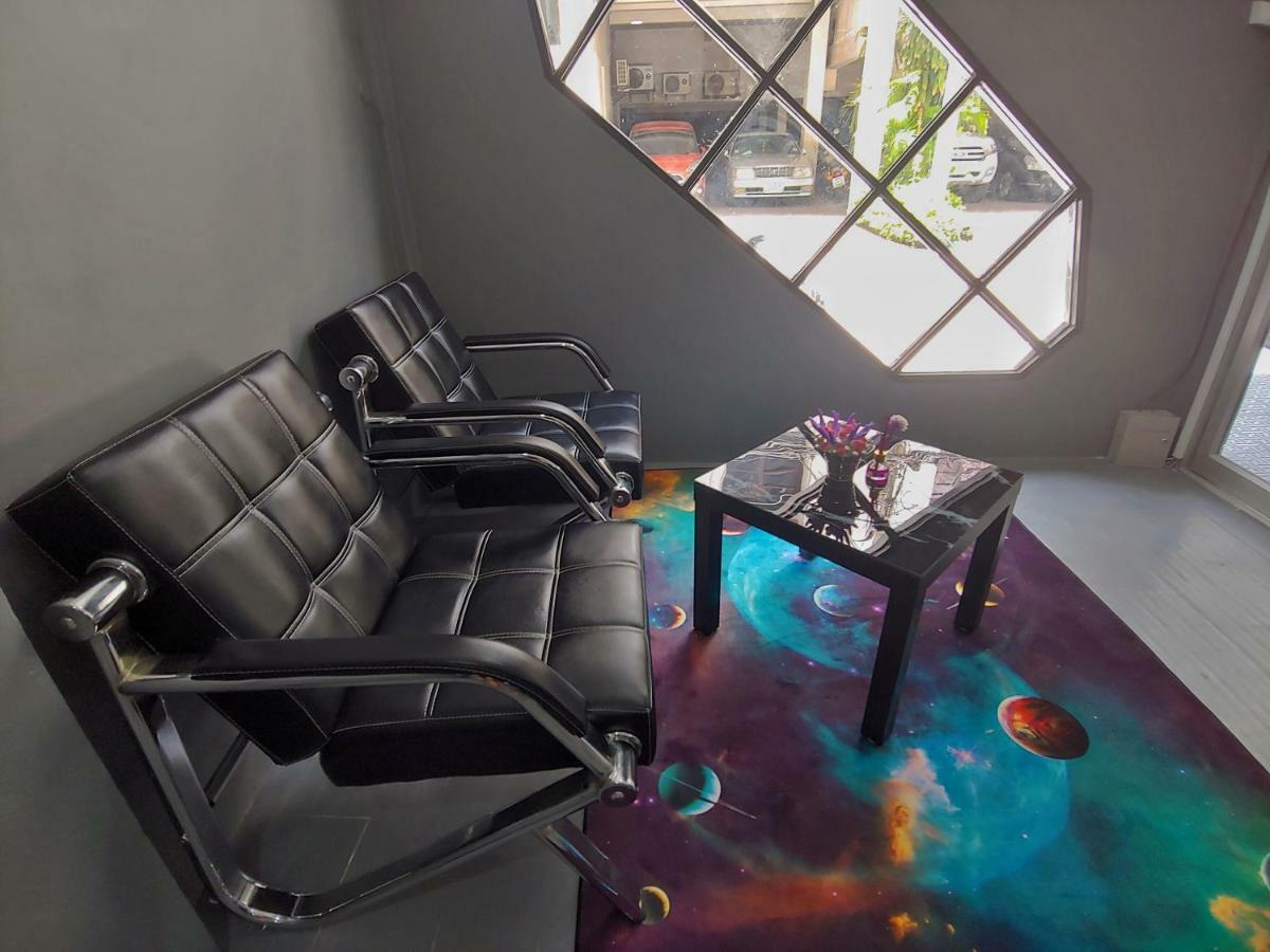 Met A Space Pod @ Asoke Bangkok Extérieur photo