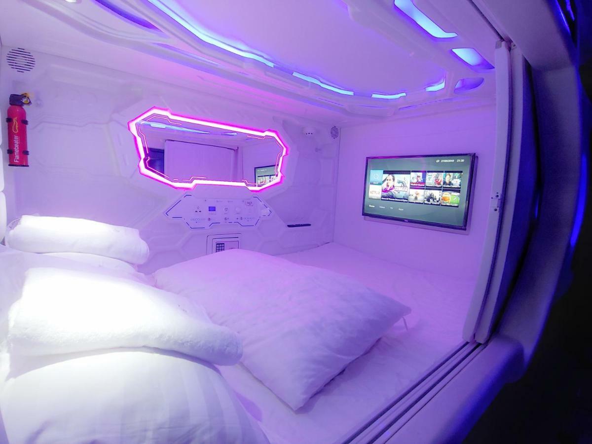 Met A Space Pod @ Asoke Bangkok Extérieur photo