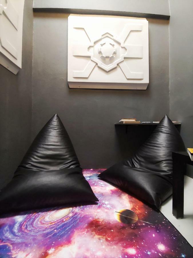 Met A Space Pod @ Asoke Bangkok Extérieur photo