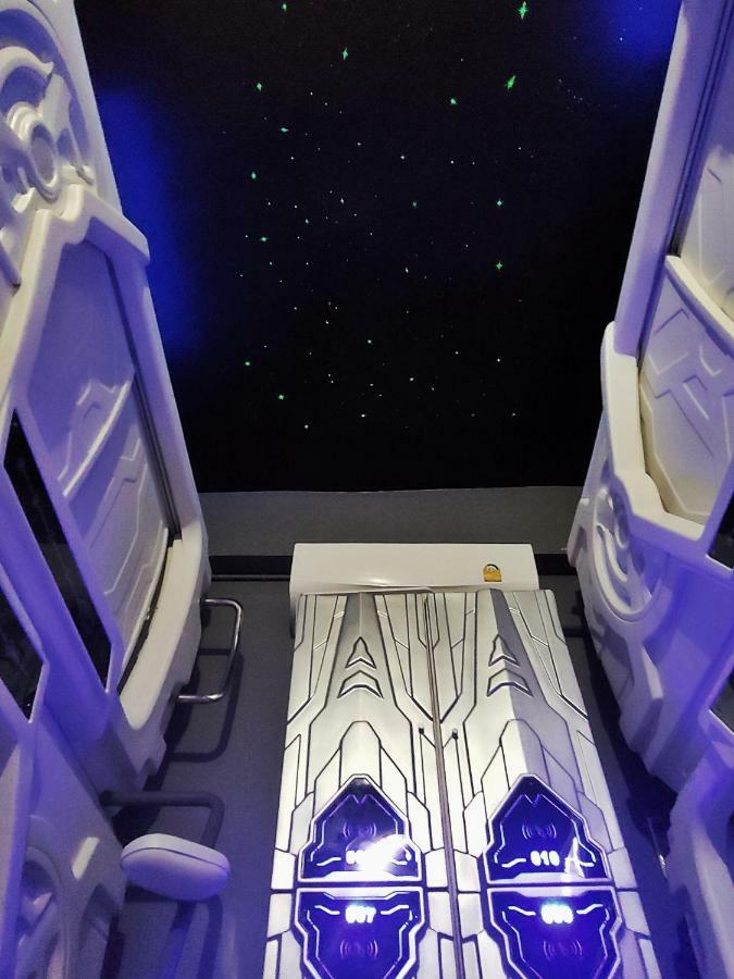 Met A Space Pod @ Asoke Bangkok Extérieur photo